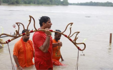 शिवनाथ में स्नान कर कांवड़ में जल लेकर निकले विधायक देवेंद्र यादव