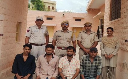 जोधपुर : रुकने का इशारा करने पर तेज स्पीड में भगाई कार:पुलिस ने पीछा कर 4 युवकों को पकड़ा, डमी पिस्टल भी बरामद