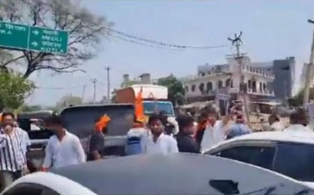 दो गुटों के बीच जमकर पत्थरबाजी, कई लोग घायल, मौके पर भारी पुलिस बल तैनात, कई गाड़ियों में आगजनी की खबर