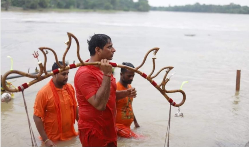 शिवनाथ में स्नान कर कांवड़ में जल लेकर निकले विधायक देवेंद्र यादव