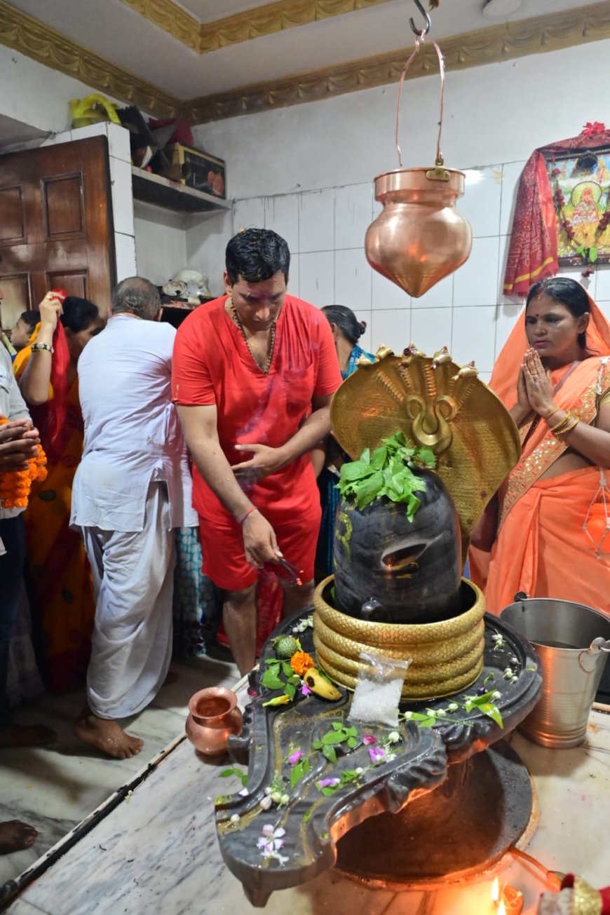 शिवनाथ में स्नान कर कांवड़ में जल लेकर निकले विधायक देवेंद्र यादव