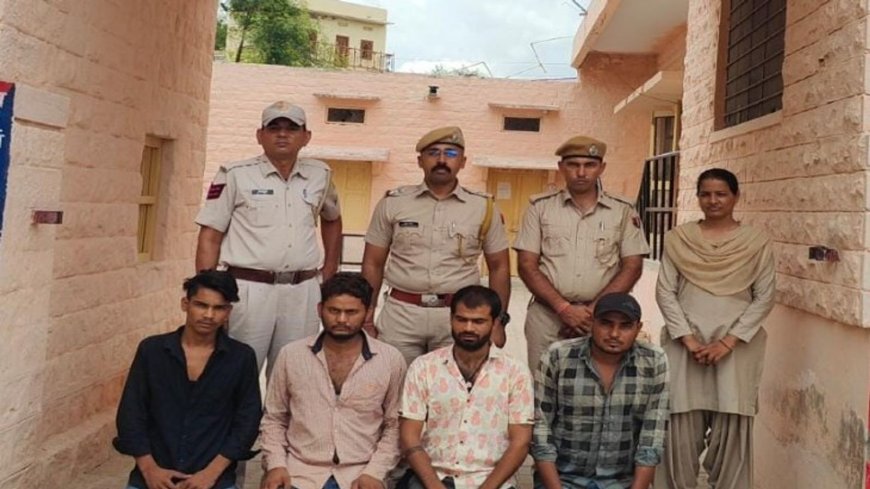 जोधपुर : रुकने का इशारा करने पर तेज स्पीड में भगाई कार:पुलिस ने पीछा कर 4 युवकों को पकड़ा, डमी पिस्टल भी बरामद