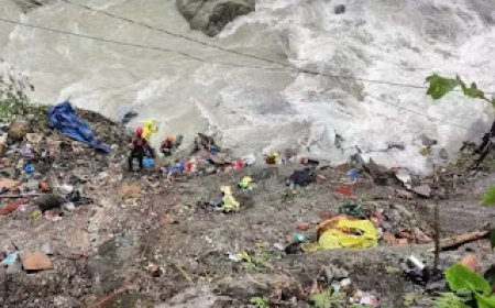 गौरीकुंड में भारी भूस्खलन से 19 लोगों की मौत का डर, 2 शव मिले