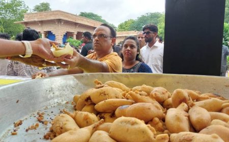 महोत्सव में 11 KG का मिर्ची बड़ा देख चौंके लोग:31 हजार लोगों ने चखा स्वाद; सॉन्ग पर खूब थिरके