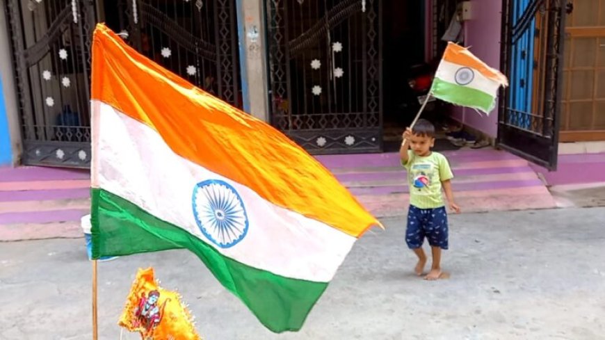 मोदी के हर घर तिरंगा अभियान से प्रेरित हुए तीन साल का मनु चौरसिया “सरकार”