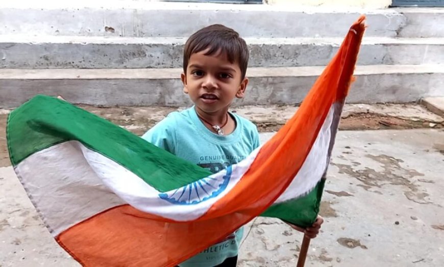 मोदी के हर घर तिरंगा अभियान से प्रेरित हुए तीन साल का मनु चौरसिया “सरकार”