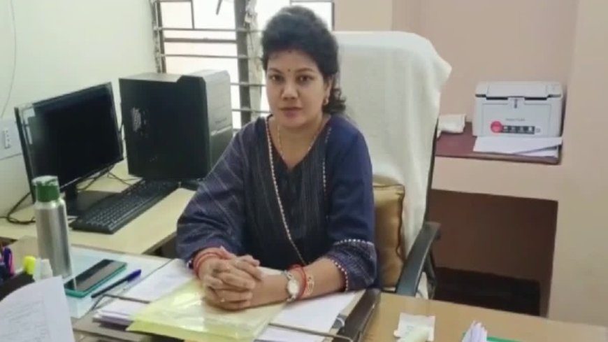 महिला आबकारी अधिकारी 1 लाख 20 हजार की रिश्वत लेते गिरफ्तार