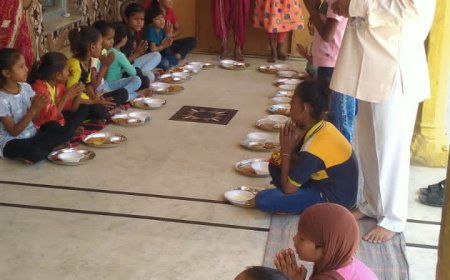 दुर्गाष्टमी पर सेवा भारती ने किया कन्या पूजन