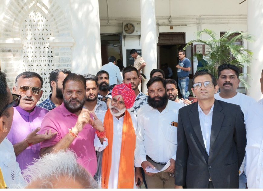 उदयपुर के देवाली में स्थित नीमच माता जी मंदिर का रास्ता क्षतिग्रस्त कलेक्टर को दिया ज्ञापन